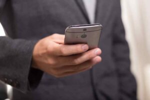 Trouver le propriétaire d'un numéro de portable gratuitement : est-ce possible ?