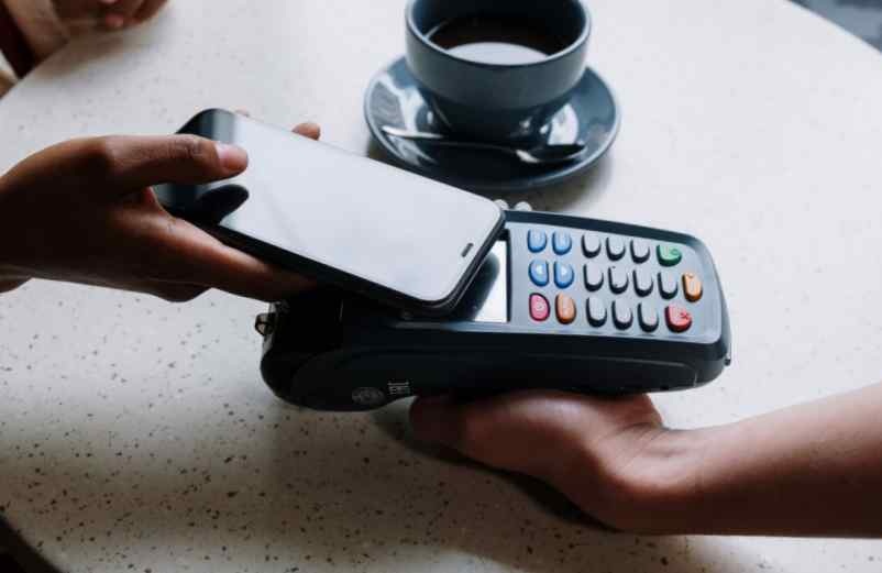 Comment payer avec son téléphone facilement et en toute sécurité ? Clapico High-Tech
